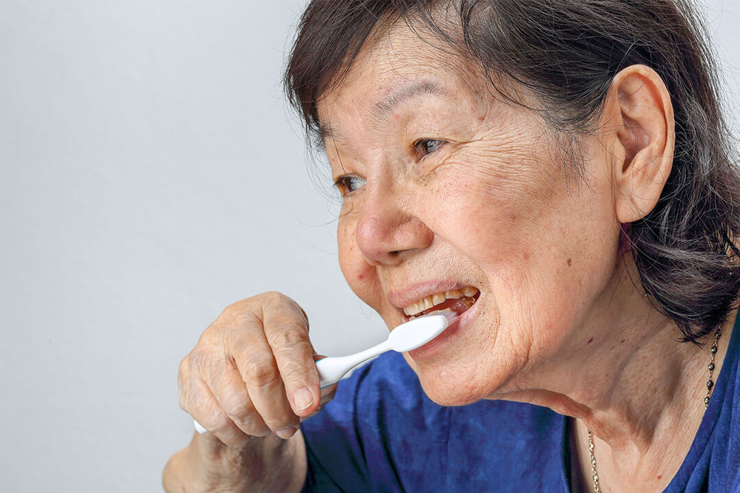 woman brushing her teeth